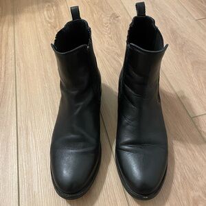 thursday duchess black leather ankle boot, size 10.5